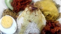 Yang tak pernah ketinggalan lauk opor ayam, sambal goreng hati dan orek tempe. Foto : Instagram @d_titisari