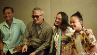 Tio Pakusadewo saat ditemui di acara press conference teater Untuk Ibu di Cikajang, Jakarta Selatan pada Kamis (15/11). Pool/Noel/detikFoto.