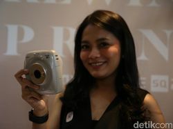 Fujifilm Luncurkan Instax Square SQ20, Ini Bentuknya