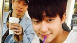 Berwajah Manis, Begini Aksi Sung Joo Terius Behind Me Saat Nikmati Minuman