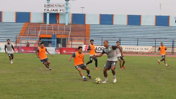 Tanpa Dua Bek Andalan, Persela Tetap Incar Kemenangan atas Arema Tanpa Dua Bek Andalan, Persela Tetap Incar Kemenangan atas Arema