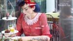 Klasik! Pose Cantik Claudia, Istri Derby Romero saat Minum Milkshake