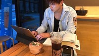 Saking sukanya dengan kopi, pemain drama Terius Behinda Me ini ternyata menjadikan kopi sebagai hidangan penutup. Foto: Instagram @songjoo2016