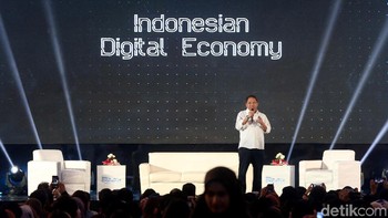 Menkominfo yang akrab disapa Chief RA alias Rudiantara itu memberikan paparan tentang apa dan bagaimana Indonesian Digital Economy.