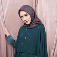 Semakin besar, Vanilla Hijab bisa mengajak para selebriti untuk jadi modelnya. Salah satu langganannya adalah bintang sinetron Melody Prima. Foto: Instagram/VanillaHijab
