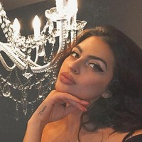 Selain dikenal sebagai selebgram, Newsha merupakan model, penulis, traveller, dan juga blogger kecantikan asal Australia. Foto: Instagram