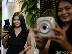 Fujifilm Luncurkan Instax Square SQ20, Ini Bentuknya