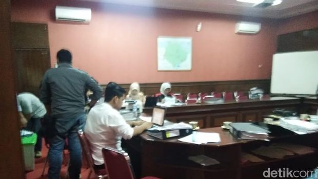 Korupsi Beras Bencana, Gudang Bulog Karawang-Bekasi Digeledah