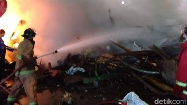 Kebakaran di pabrik PT Shiva Steel di Ciruas, Serang