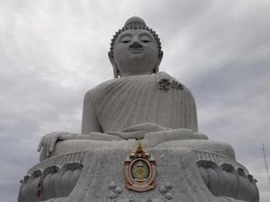 Bukan Cuma Pantai, Phuket Juga Punya Big Buddha