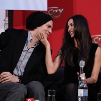 Open Relationship disebut-sebut sebagai kunci kebahagian pasangan Ashton Kutcher dan Demi Moore sebelum akhirnya berpisah pada 2013. Semua orang di Hollywood tahu tentang jenis hubungan yang mereka jalani, tapi mereka merahasiakannya dari publik, kata seorang sumber kepada majalah Star pada 2011 silam. (Foto: Andreas Rentz/Getty Images)