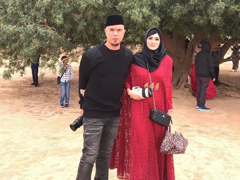 Mulan Jameela Jenguk Ahmad Dhani, Bawa Apa Sih? Mulan Jameela Jenguk Ahmad Dhani, Bawa Apa Sih?