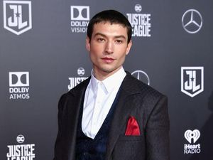 Ezra Miller Siap Comeback ke Hollywood?
