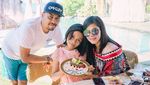 Gaya Stylish Ibunda Rachel Vennya Saat Kulineran di Berbagai Negara