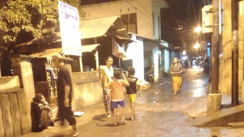 Gempa Bali, Warga di Lombok Berhamburan Keluar dari Rumah Gempa Bali, Warga di Lombok Berhamburan Keluar dari Rumah