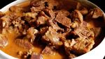 Bikin Ngiler! Nasi Disiram Gule Kambing yang Hangat Mengepul