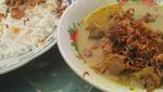 Bikin Ngiler! Nasi Disiram Gule Kambing yang Hangat Mengepul
