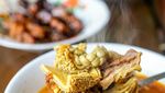 Bikin Ngiler! Nasi Disiram Gule Kambing yang Hangat Mengepul