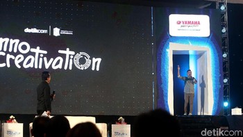 Tak sendiri, Triawan Munaf juga ditemani oleh artis yang juga pebisnis kuliner Ruben Onsu.