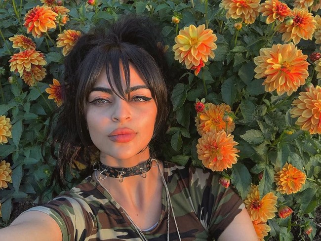 Newsha mengakui bahwa kecantikannya berasal dari budaya dan perjalanannya yang jadi fondasi dari keseluruhan filosofinya. Foto: Instagram