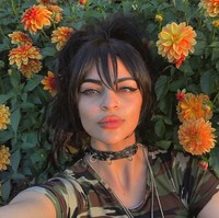 Newsha mengakui bahwa kecantikannya berasal dari budaya dan perjalanannya yang jadi fondasi dari keseluruhan filosofinya. Foto: Instagram