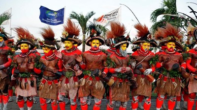 Tari Tradisional Papua Nugini Sambut Kedatangan Presiden China