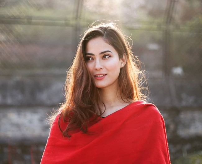 Pada kemenangannya di Miss Nepal 2018 itu, wanita berusia 22 tahun ini berhasil memikat juri lewat pertanyaan di top 7 kontestan. Jawaban Shrinkala atas pertanyaan mengenai tiga tugas penting yang perlu dilakukan untuk membuat Nepal yang makmur dan bahagia itu pun berhasil membawanya meraih juara. Foto: Instagram @shrinkhala_