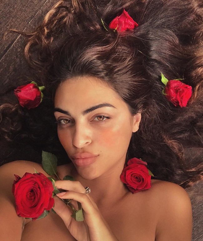 Wanita berusia 25 tahun ini lahir di Iran, dan tinggal di tempat pengungsian di Turki. Newsha kemudian dibesarkan di Sydney, Australia. Foto: Instagram