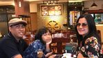 Gaya Stylish Ibunda Rachel Vennya Saat Kulineran di Berbagai Negara