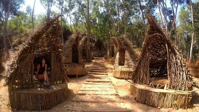 Rumah kurcaci di Sewu Watu Songgo Langit