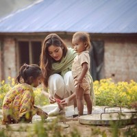 Ia juga gemar menulis puisi dan berharap dalam waktu dekat kumpulan puisinya itu akan menjadi sebuah buku. Foto: Instagram @shrinkhala_
