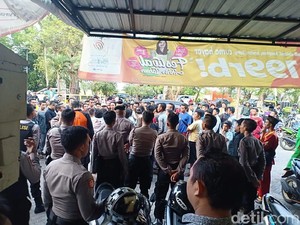 Ratusan Pesilat Luruk Perusahaan Pembiayaan di Probolinggo, Ada Apa?
