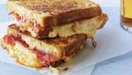 Siapa Mau Sarapan Sandwich Isi Keju Leleh Creamy Ini?