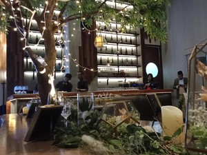 Makan di Resto Milik Suami Dian Sastro Serasa Lagi Traveling