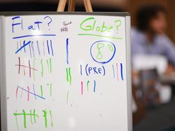 Penganut Bumi Datar Berkumpul Memantapkan Keyakinannya