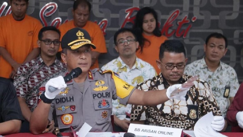 Tipu Korban Rp 1,2 M, ABG Bandar Arisan Online Ditangkap Tipu Korban Rp 1,2 M, ABG Bandar Arisan Online Ditangkap