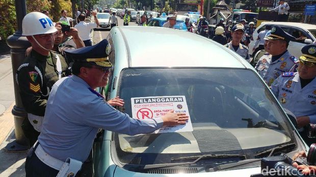 Awal Operasi Cabut Pentil, Tiga Mobil di Jalan Riau Jadi Sasaran