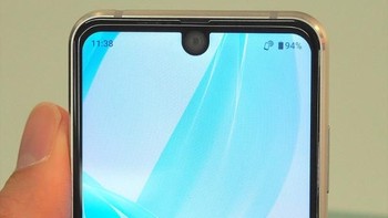 Notch yang di bagian atas seperti biasa untuk meletakkan kamera depan. Foto: Android Community