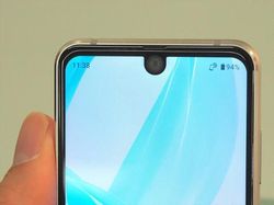 Sharp Aquos R2 Compact, Ponsel Pertama Punya Poni & Jenggot