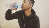 Pria yang akrab disapa Ijal ini akhirnya terkenal. Tak hanya sendiri, teman-teman Ijal juga ikut populer karenanya. Foto: Instagram @mrijalmulyana2