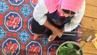 Masyarakat bisa menikmati kompor listrik karena PT PLN (Persero) telah menyalakan listrik 24 jam di wilayah itu. Dengan demikian, sebanyak 122 kepala keluarga (KK) di Pulau Bukulimau bisa menikmati teknologi kompor induksi listrik sebagai pengganti maupun pelengkap minyak tanah maupun gas untuk memasak. Istimewa/PLN Wilayah Bangka Belitung.