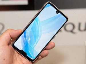 Berjenggot, Sharp Aquos R2 Compact Disebut Ponsel Terburuk