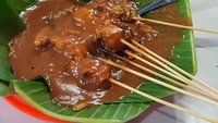 Nampak Dahnil sering mengunggah foto-foto makanan enak di Instagramnya. Yang ini sate Padang berkuah gurih kental. Indonesia kaya dengan keberagaman Kuliner. Sate saja jenisnya beragam, tulis Dahnil. Foto: Instagram dahnil_anzar_simanjuntak