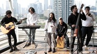 Lewat single berjudul Sebuah Lagu, Payung Teduh menjadi salah seorang pengisi lagu tema untuk film sekuel dari Wreck It Ralph.  Foto: Asep Syaifullah