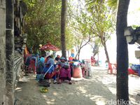 Sisi Lain Pantai Kuta: Kisah Pencari Rezeki yang Turis Jarang Tahu