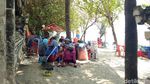 Potret Pedagang di Pantai Legendaris Bali, Kuta
