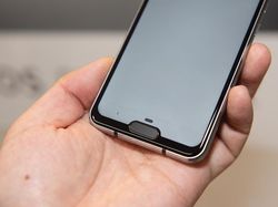 Sharp Aquos R2 Compact, Ponsel Pertama Punya Poni & Jenggot