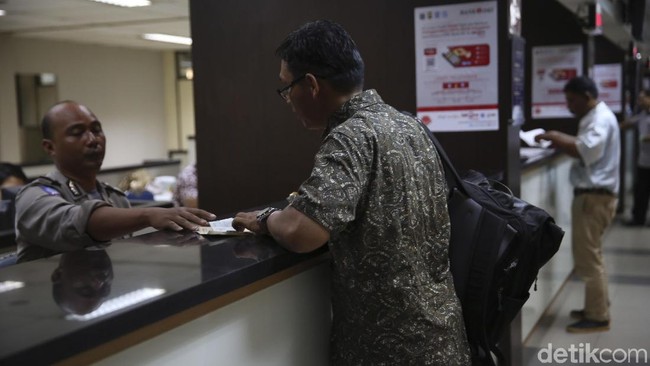 Pengurusan pajak kendaraan bermotor/Foto: Agung Pambudhy
