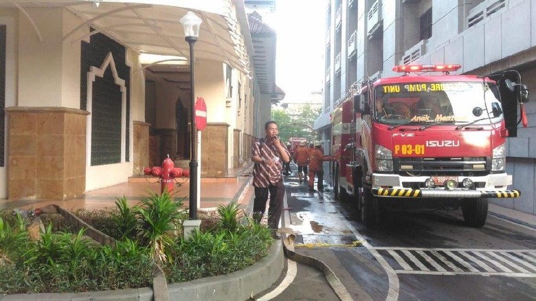 Kebakaran di Kemhan Padam, Mobil Damkar Tinggalkan Lokasi Kebakaran di Kemhan Padam, Mobil Damkar Tinggalkan Lokasi