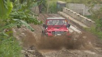 Untuk liburan akhir pekan di Bogor yang penuh rasa petualangan, kamu bisa coba mobil off road di bukit Sentul (My Trip My Adventure)
